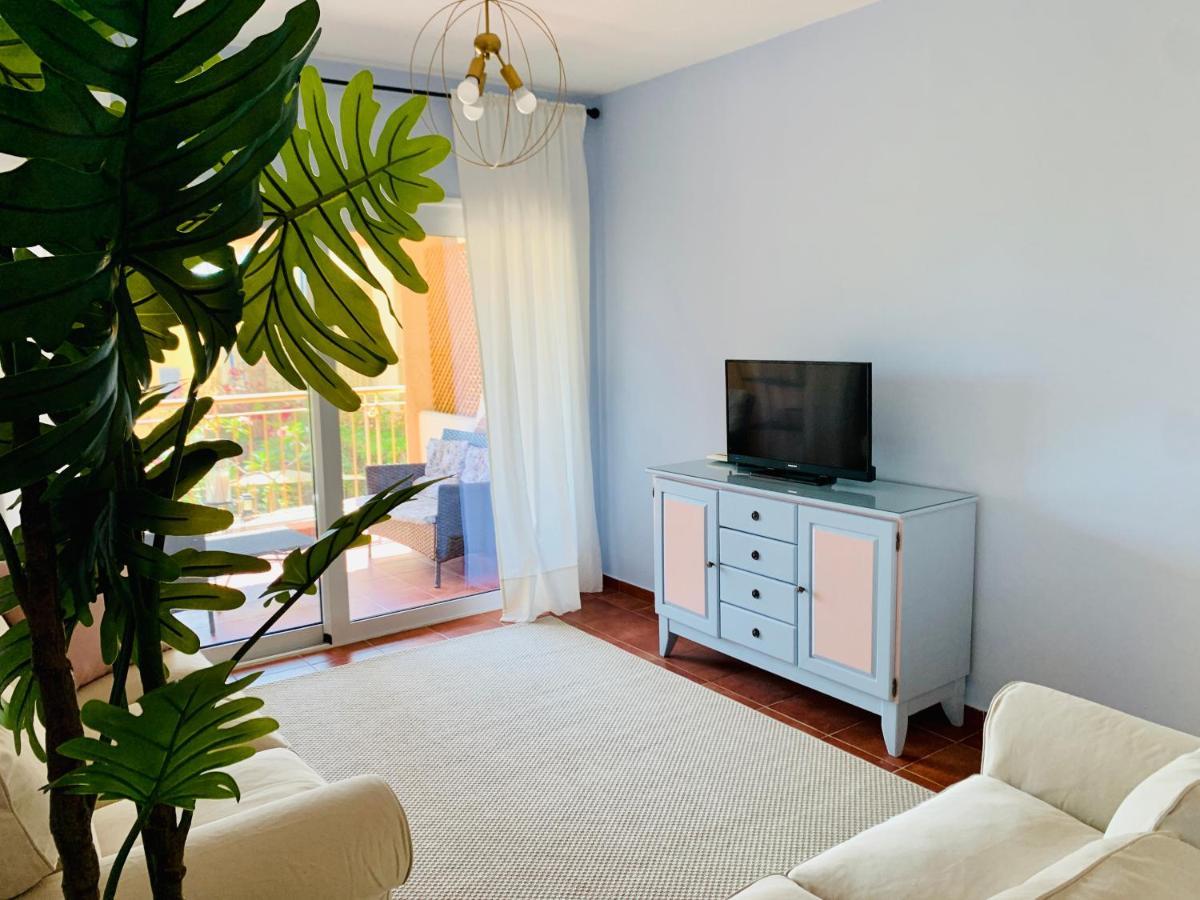 101 Hippo apartment in popular Regina Gardens Paphos Esterno foto